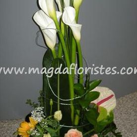 Magda Floristas arreglo floral alto